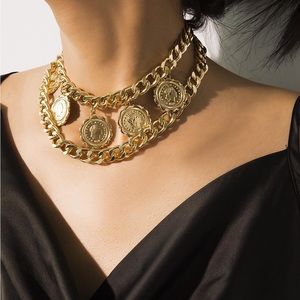 Gold fashion necklace